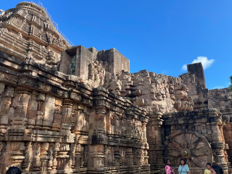 スーリヤ寺院へ