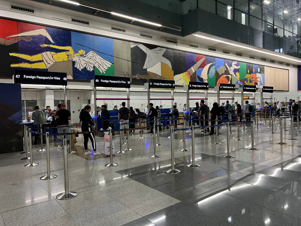 入国審査のカウンター