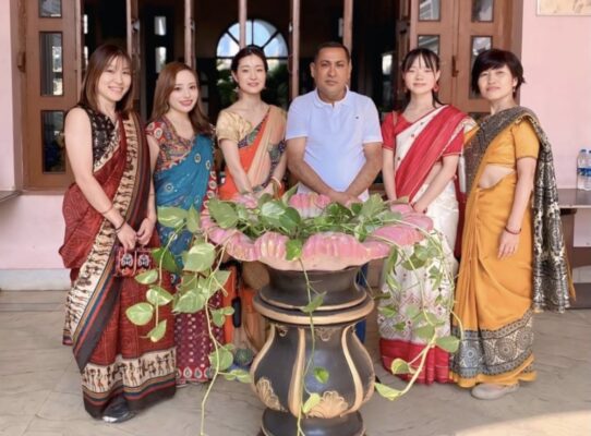 サリーの着付けも自分でできるように