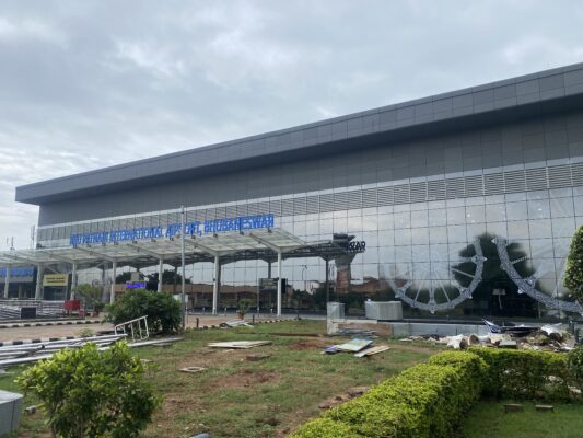 ブバネシュワール空港にはスーリヤ寺院の象徴大きな車輪が⭐︎
