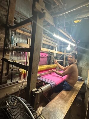 織物の村を訪問